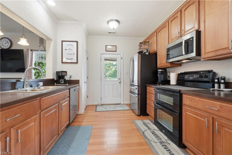 Photo 6 of 36 residential for sale in Chesapeake virginia