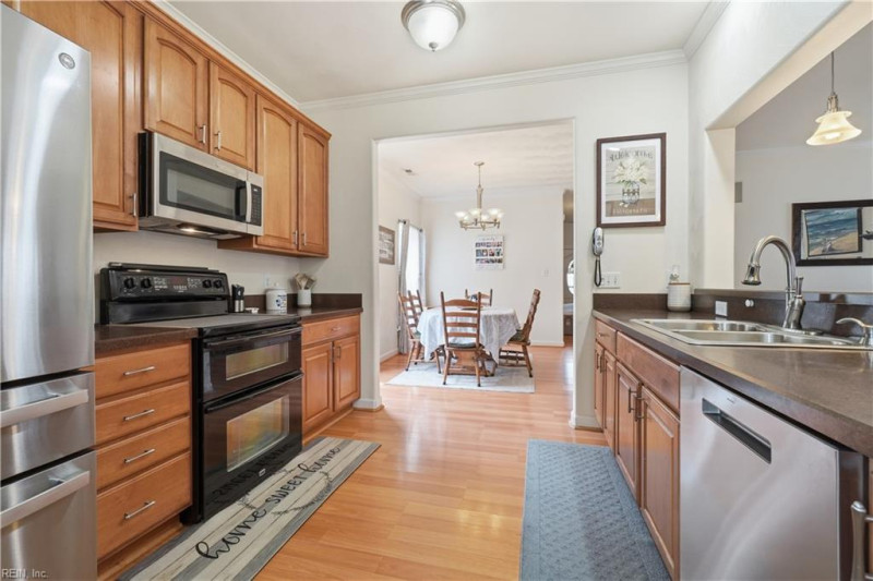 Photo 7 of 36 residential for sale in Chesapeake virginia