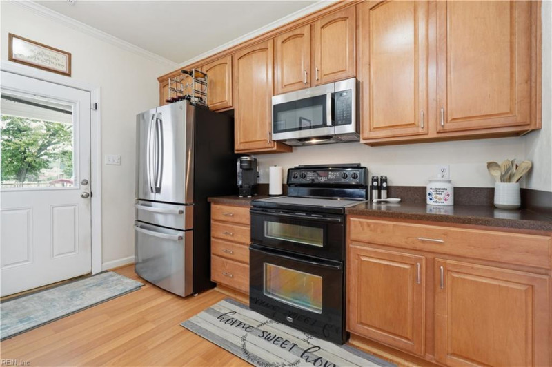 Photo 8 of 36 residential for sale in Chesapeake virginia