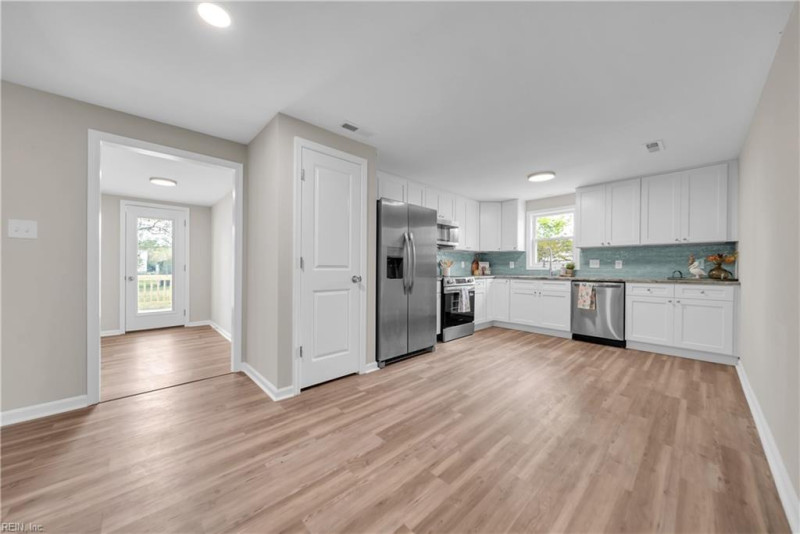 Photo 10 of 40 residential for sale in Poquoson virginia