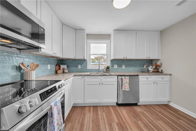 Photo 12 of 40 residential for sale in Poquoson virginia