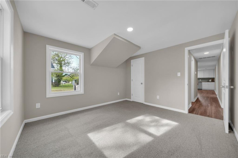 Photo 16 of 40 residential for sale in Poquoson virginia