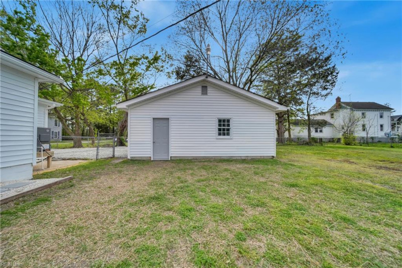 Photo 34 of 40 residential for sale in Poquoson virginia