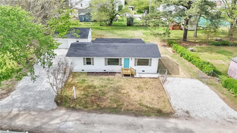 Photo 4 of 40 residential for sale in Poquoson virginia