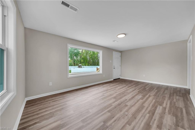 Photo 8 of 40 residential for sale in Poquoson virginia