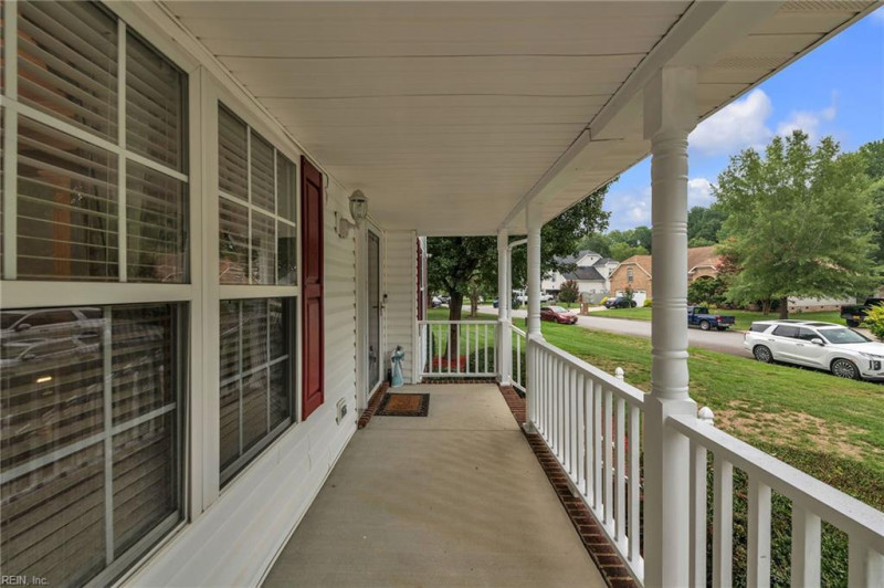 Photo 4 of 31 residential for sale in Chesapeake virginia