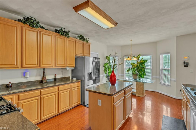 Photo 9 of 31 residential for sale in Chesapeake virginia