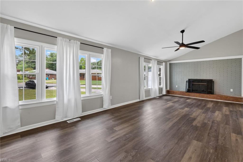 Photo 5 of 34 residential for sale in Norfolk virginia
