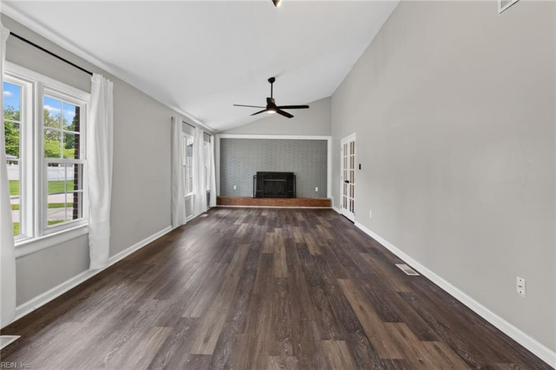 Photo 7 of 34 residential for sale in Norfolk virginia