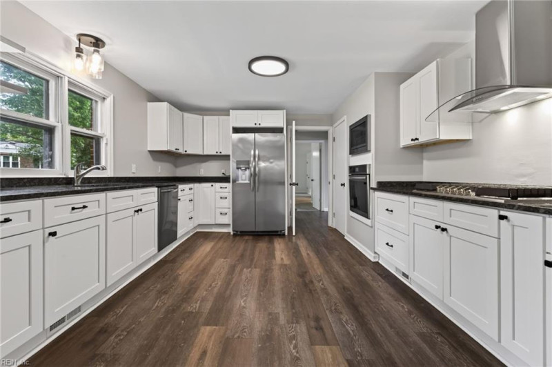 Photo 8 of 34 residential for sale in Norfolk virginia