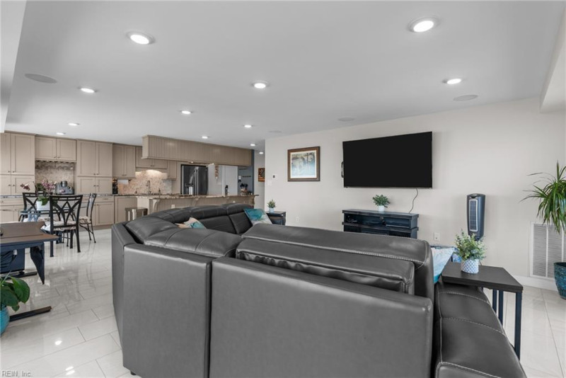 Photo 4 of 40 residential for sale in Virginia Beach virginia
