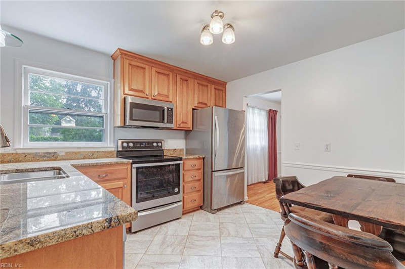 Photo 11 of 39 residential for sale in Newport News virginia