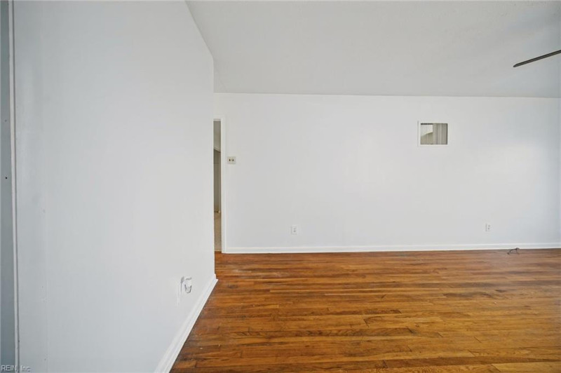Photo 4 of 17 residential for sale in Norfolk virginia