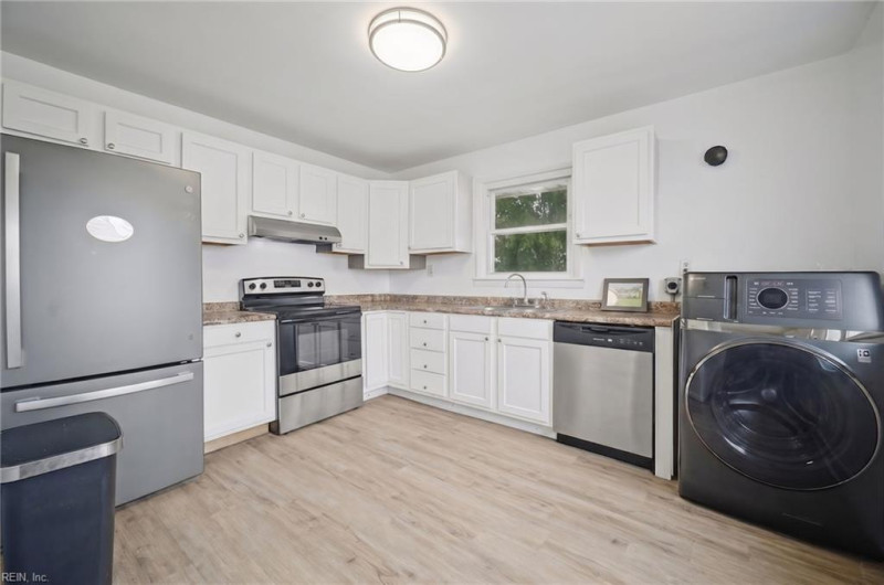 Photo 6 of 17 residential for sale in Norfolk virginia