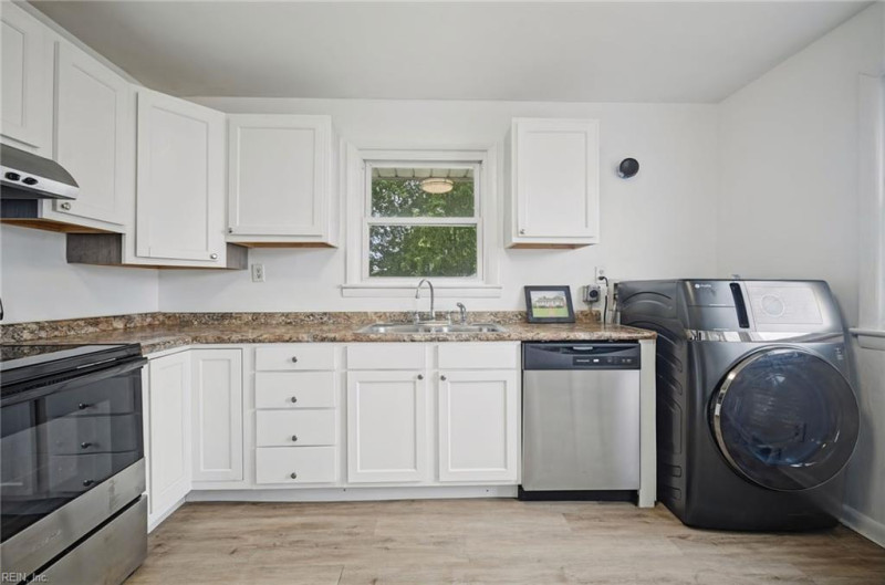 Photo 7 of 17 residential for sale in Norfolk virginia