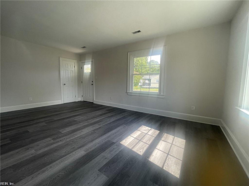 Photo 5 of 13 residential for sale in Franklin virginia