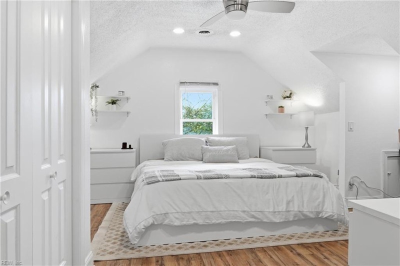Photo 4 of 30 residential for sale in Suffolk virginia
