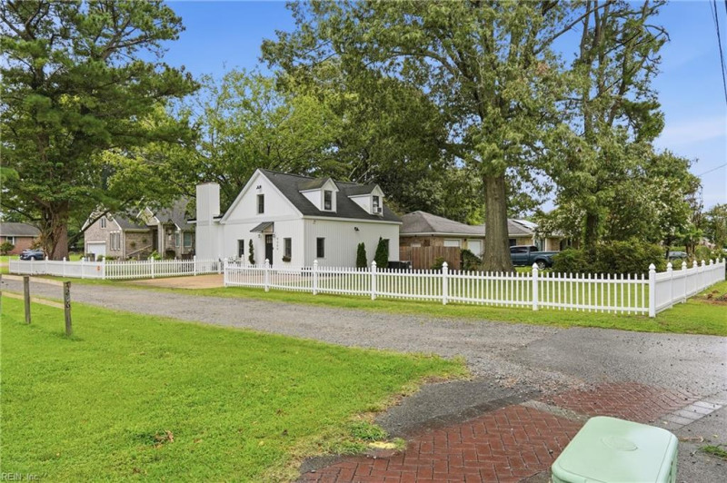 Photo 6 of 30 residential for sale in Suffolk virginia
