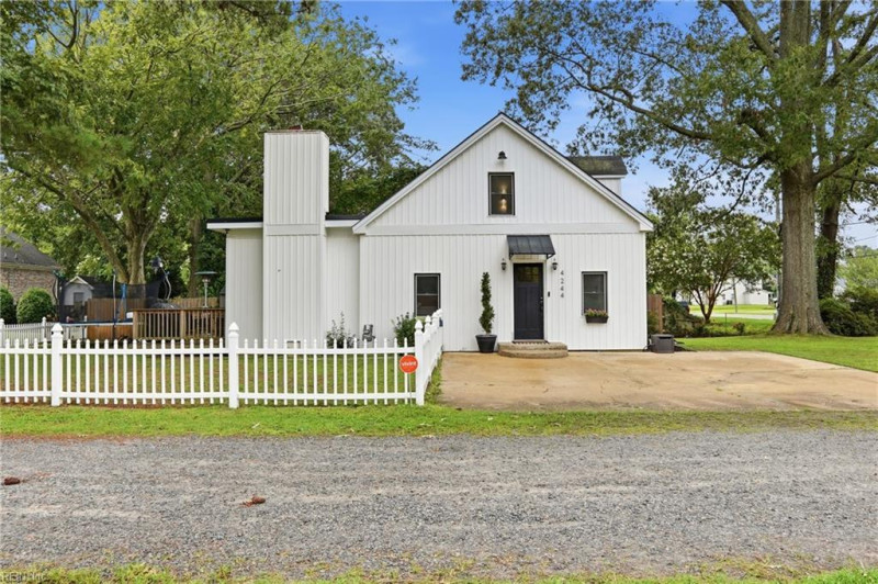 Photo 7 of 30 residential for sale in Suffolk virginia