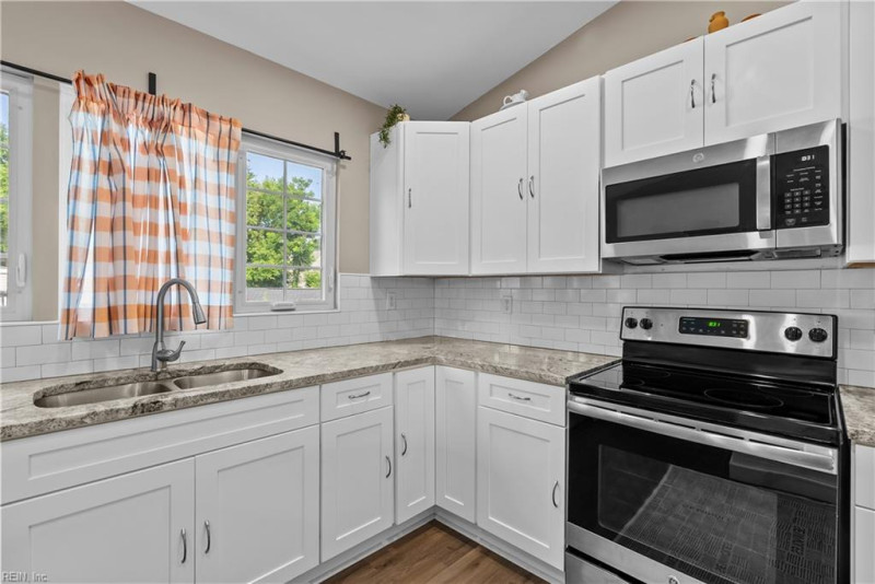 Photo 14 of 50 residential for sale in Poquoson virginia