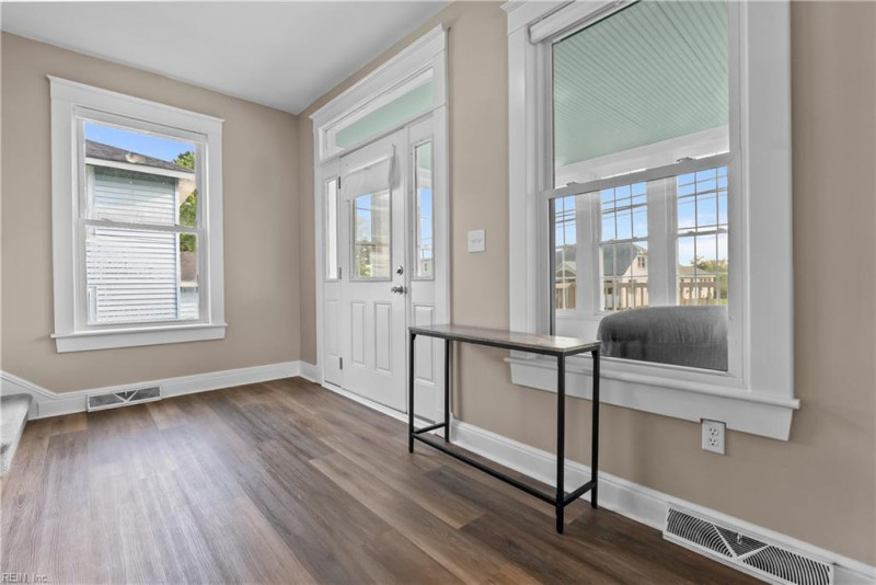 Photo 4 of 50 residential for sale in Poquoson virginia