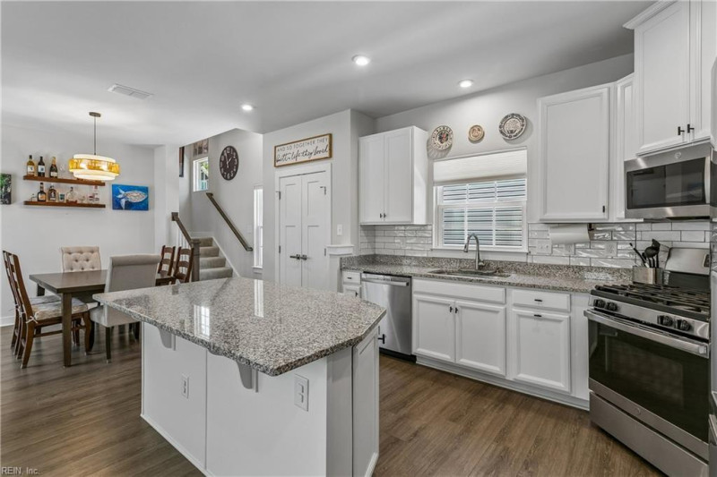 Photo 13 of 46 residential for sale in Poquoson virginia