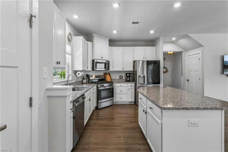 Photo 14 of 46 residential for sale in Poquoson virginia