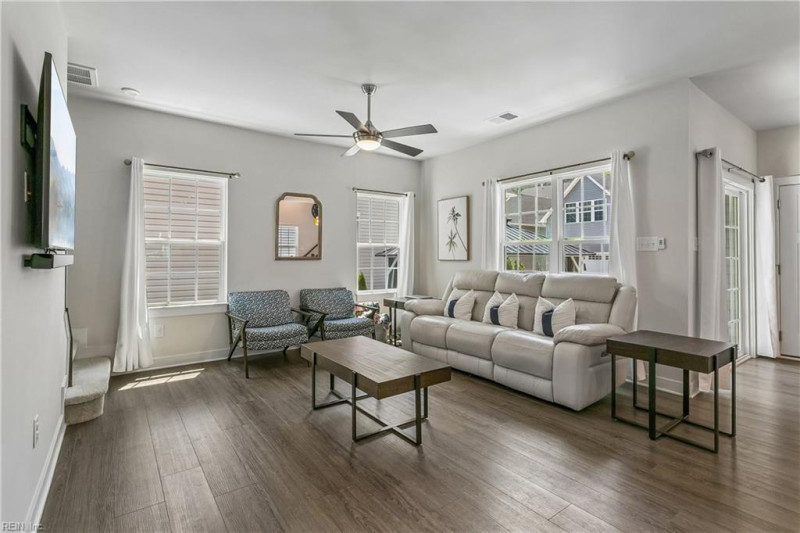 Photo 9 of 46 residential for sale in Poquoson virginia