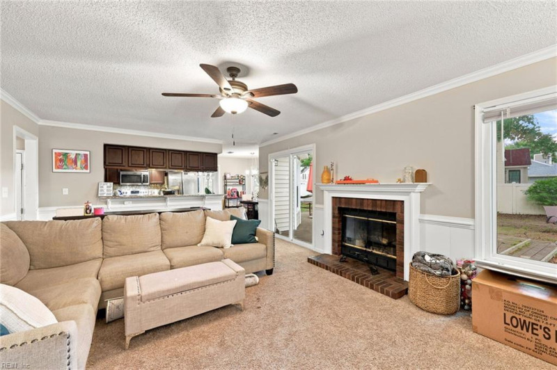 Photo 11 of 34 residential for sale in Hampton virginia