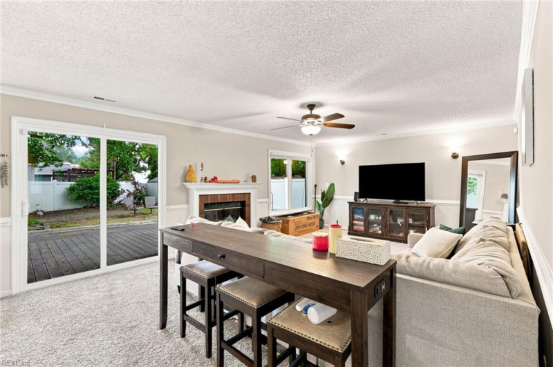 Photo 14 of 34 residential for sale in Hampton virginia