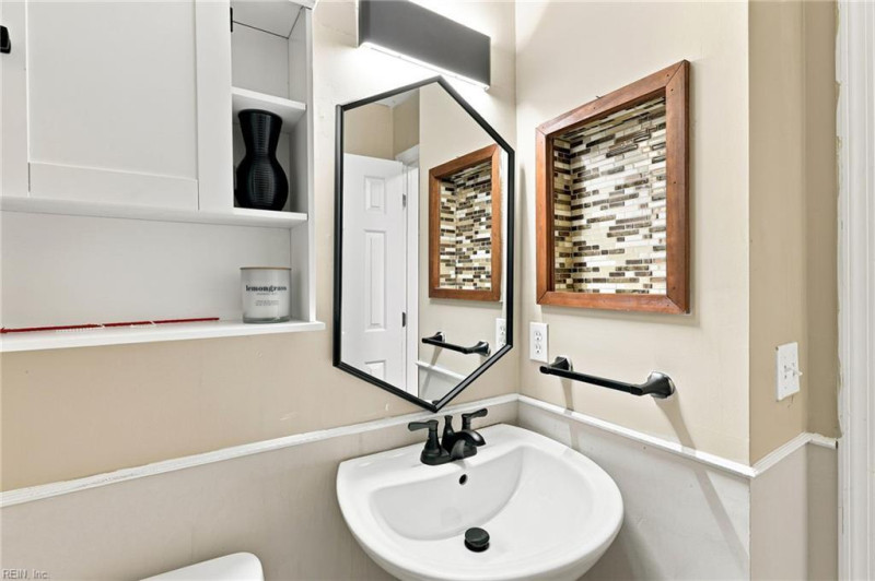 Photo 15 of 34 residential for sale in Hampton virginia