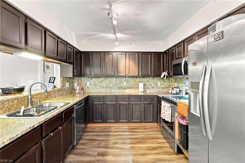 Photo 7 of 34 residential for sale in Hampton virginia