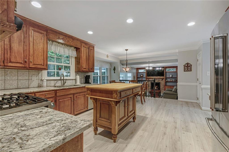 Photo 5 of 50 residential for sale in James City County virginia