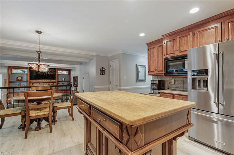 Photo 7 of 50 residential for sale in James City County virginia