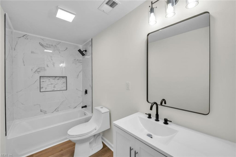 Photo 14 of 18 residential for sale in Chesapeake virginia