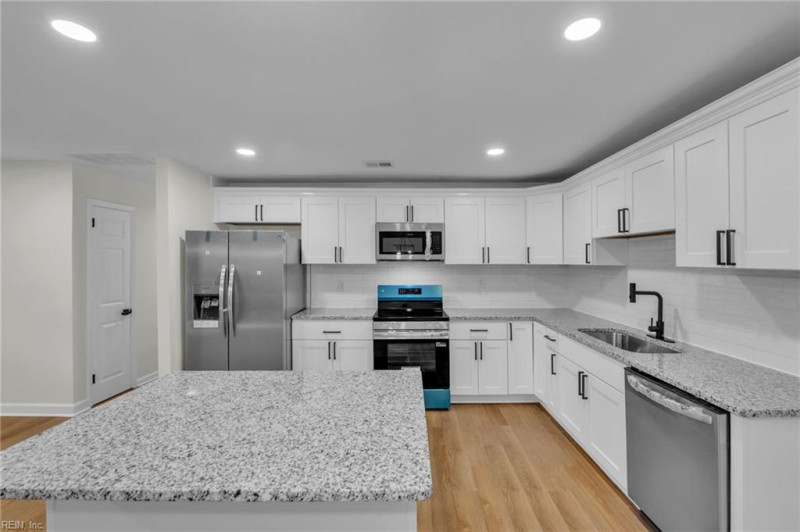 Photo 4 of 18 residential for sale in Chesapeake virginia
