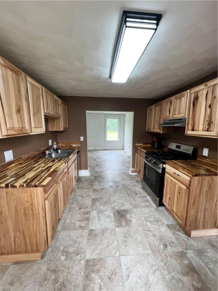 Photo 2 of 17 residential for sale in Isle of Wight County virginia