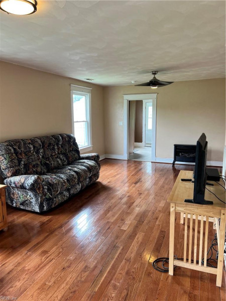 Photo 3 of 17 residential for sale in Isle of Wight County virginia