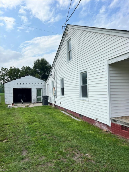 Photo 7 of 17 residential for sale in Isle of Wight County virginia