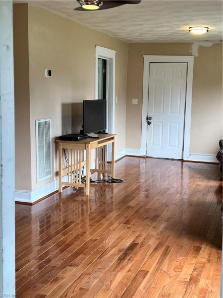 Photo 8 of 17 residential for sale in Isle of Wight County virginia