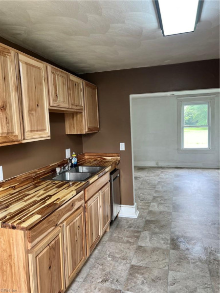 Photo 9 of 17 residential for sale in Isle of Wight County virginia