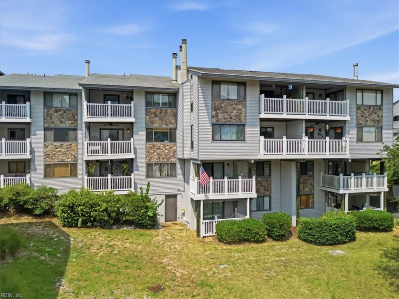 Photo 3 of 30 residential for sale in Virginia Beach virginia
