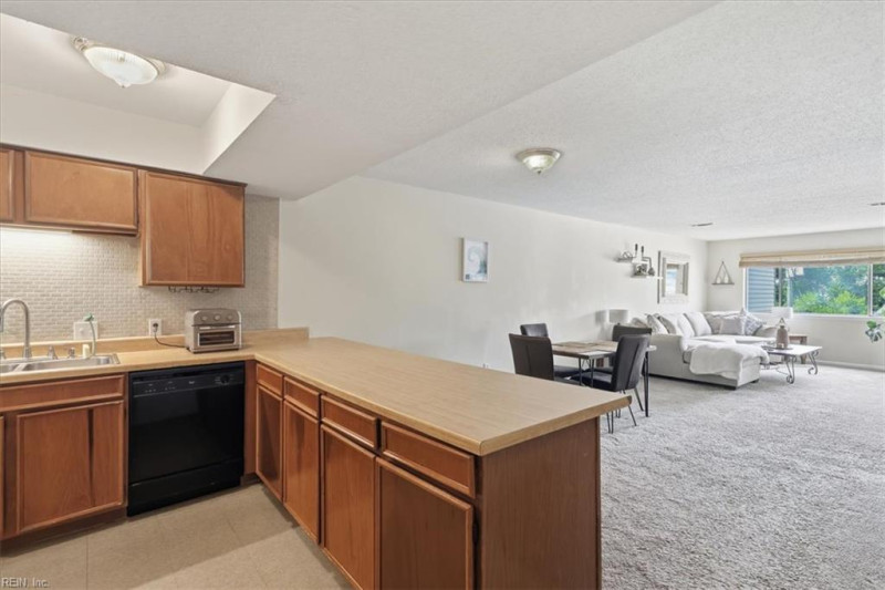 Photo 4 of 30 residential for sale in Virginia Beach virginia