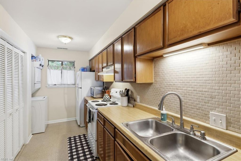 Photo 5 of 30 residential for sale in Virginia Beach virginia