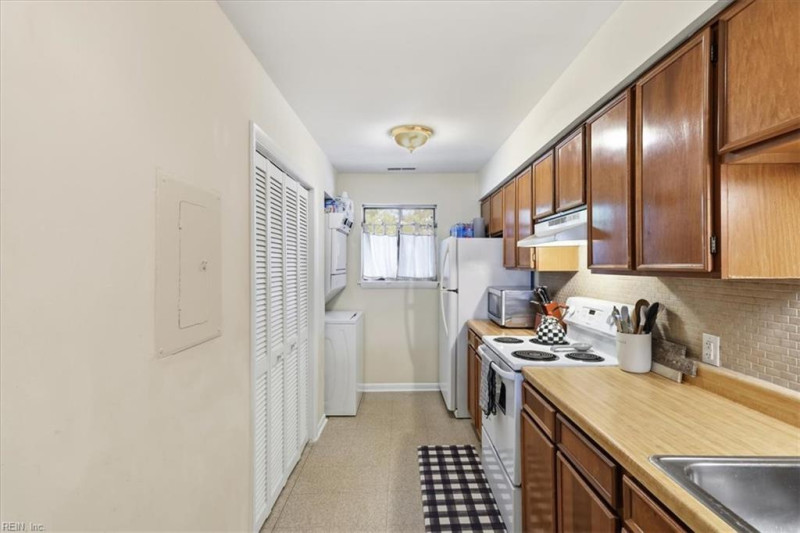 Photo 6 of 30 residential for sale in Virginia Beach virginia