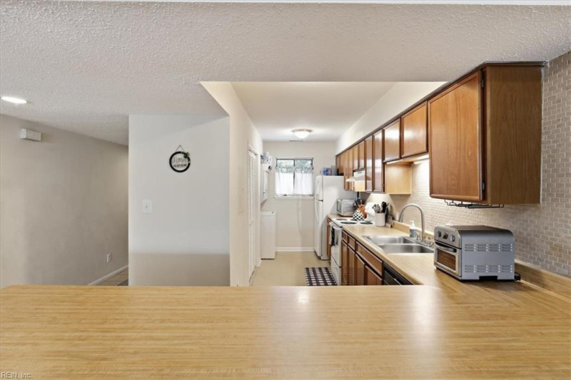 Photo 9 of 30 residential for sale in Virginia Beach virginia