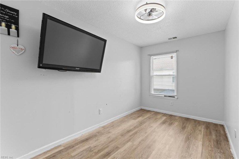 Photo 16 of 20 residential for sale in Chesapeake virginia