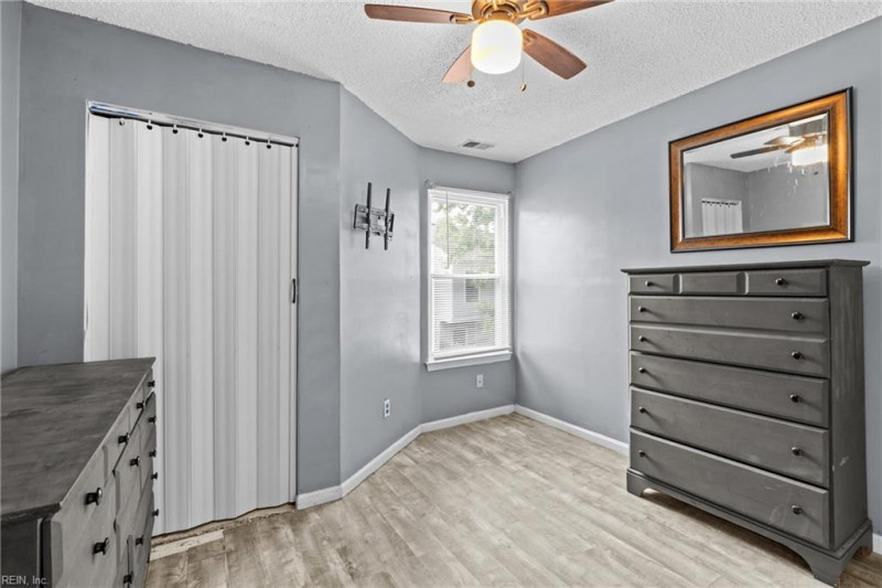 Photo 17 of 20 residential for sale in Chesapeake virginia