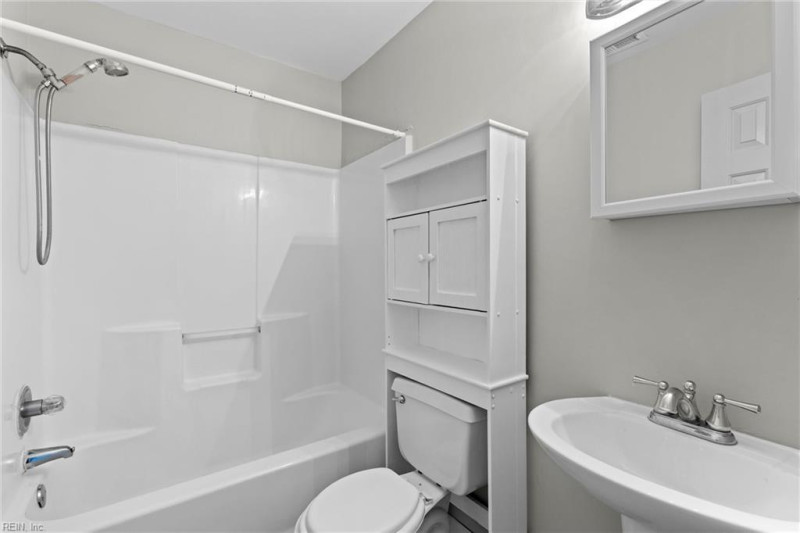 Photo 18 of 20 residential for sale in Chesapeake virginia