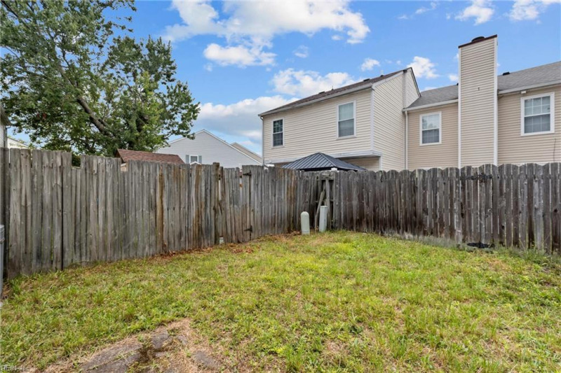 Photo 19 of 20 residential for sale in Chesapeake virginia